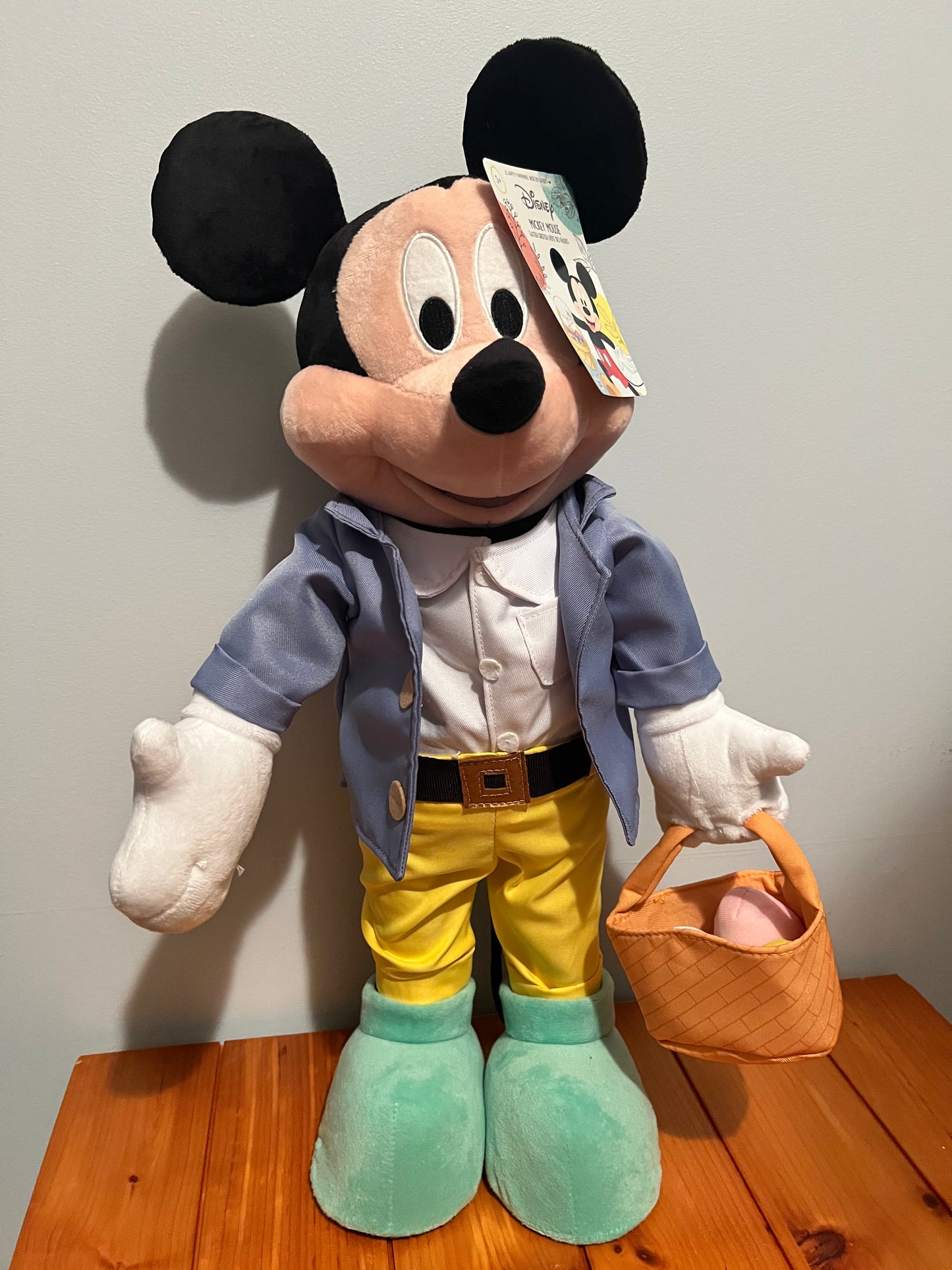 2022 Disney Mickey Mouse Easter Greeter